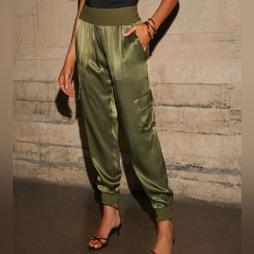 Luxe Look Satin‎ Pocketed Joggers - Olive - Picture 3 of 10